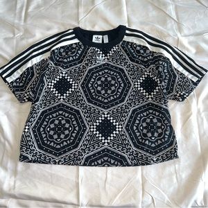 Adidas printed crop top medium black and white